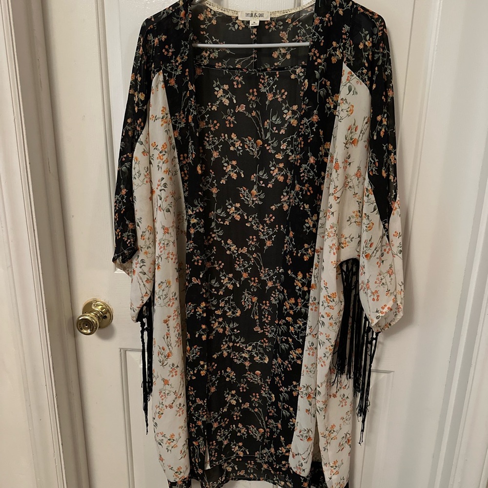 Floral shawl/kimono. Brand: Taylor & Sage